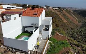Villa Adrián